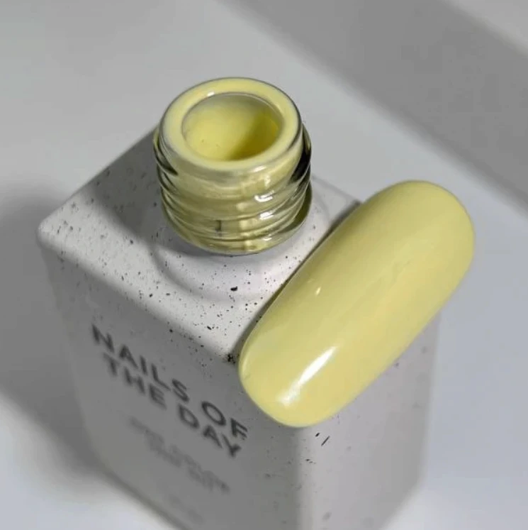 NAILSOFTHEDAY Color of the month July 2025 Banana Cream — Photo 4