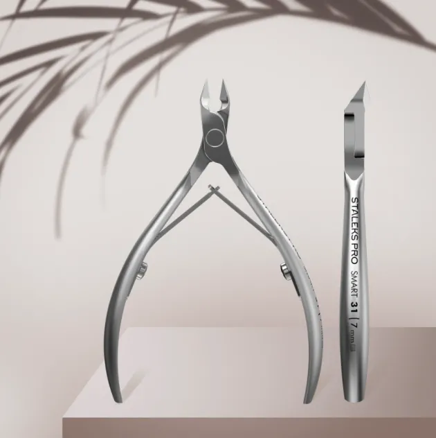Cuticle pliers — Photo 31